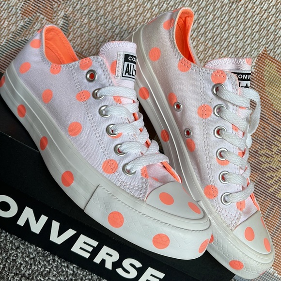 Converse WMNS 560629F
CTAS OX
WHITE/CRIMSON PULS Sneakers - Picture 8 of 16